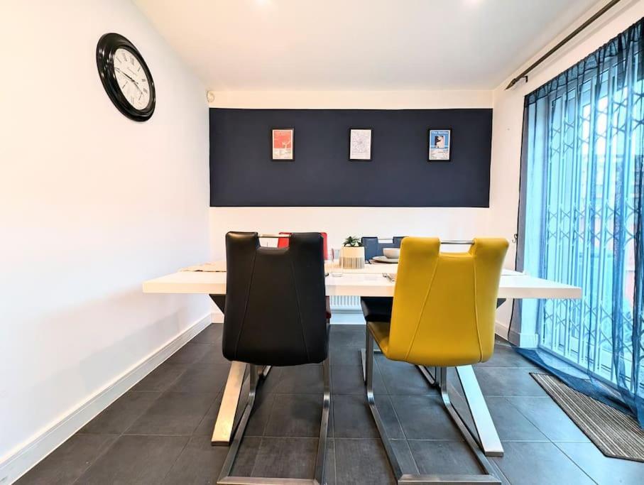 Modern Townhouse Near Coop Live Etihad Manchester Exterior foto