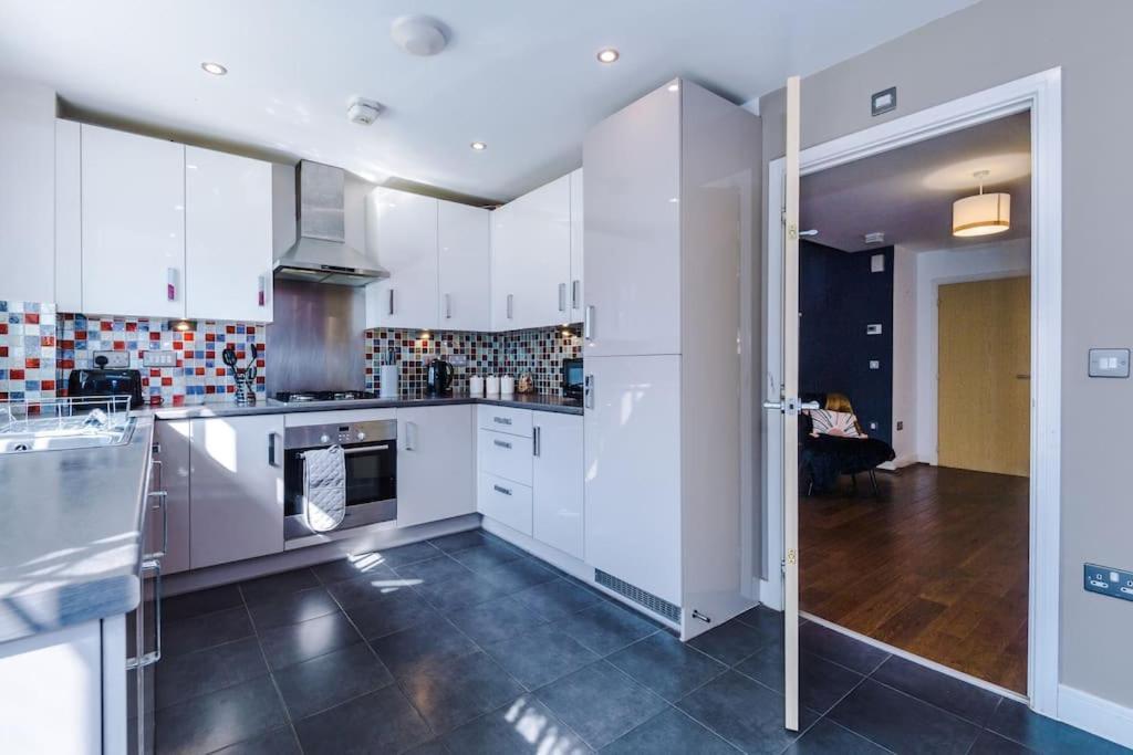 Modern Townhouse Near Coop Live Etihad Manchester Exterior foto